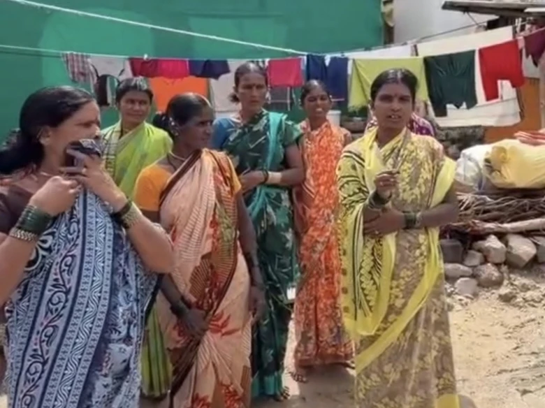 ಸಮಸ್ಯೆಗಳು ಕುರಿತು ಮಾಹಿತಿ ನೀಡಿದ ಗ್ರಾಮದ ಮಹಿಳೆಯರು