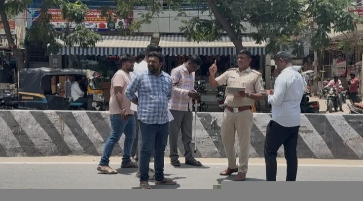 ಪಂಚನಾಮ ಮಾಡುತ್ತಿರುವ ಪೊಲೀಸರು