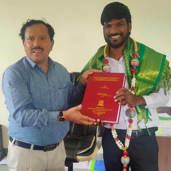 ಸಿಂಧನೂರು ಮೂಲದ ಶ್ರೀ ಕಲೀಲ್ ಅವರಿಗೆ ಬಳ್ಳಾರಿ–ವಿಜಯನಗರ ಶ್ರೀಕೃಷ್ಣದೇವರಾಯ ವಿಶ್ವವಿದ್ಯಾಲಯವು ಪಿಎಚ್.ಡಿ ಪದವಿ ಪ್ರದಾನ