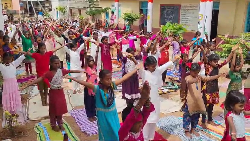 ನಂದವಾಡಗಿ ಶಾಲೆಯಲ್ಲಿ ವಿಶ್ವ ಯೋಗ ದಿನಾಚರಣೆ