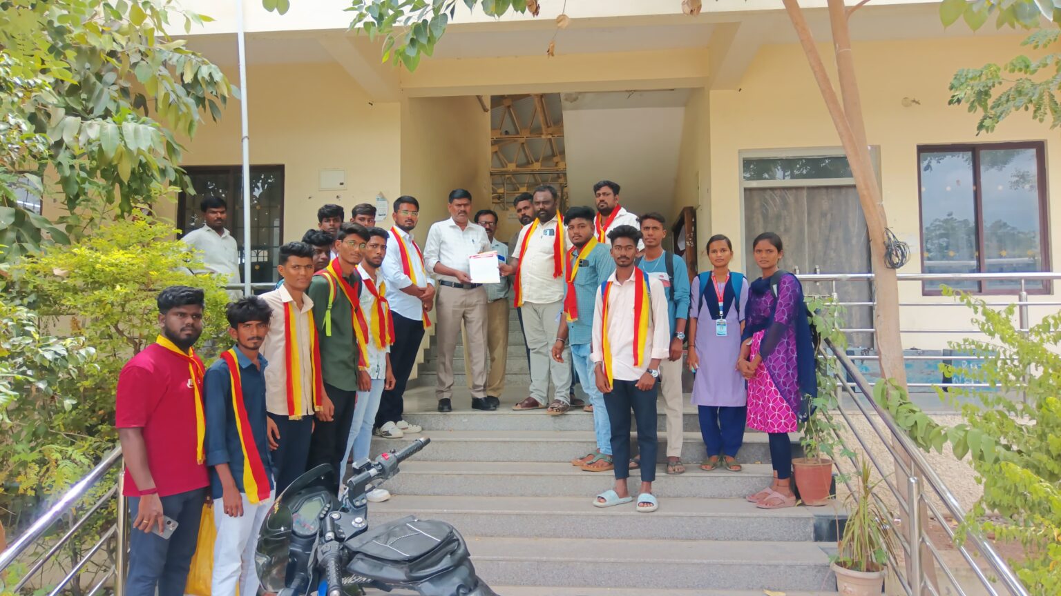 ಬುಕ್ಕನಹಟ್ಟಿ ಗ್ರಾಮಕ್ಕೆ ಬಸ್ ಸಂಚಾರ ಸೌಕರ್ಯ ಕಲ್ಪಿಸಲು ಒತ್ತಾಯಿಸಿ ಕರವೇ ಮನವಿ