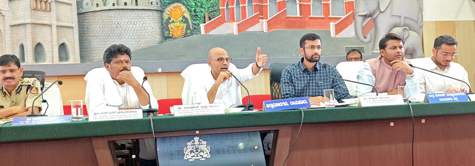 ರಸಗೊಬ್ಬರವನ್ನು ರೈತರಿಗೆ ಸಮರ್ಪಕವಾಗಿ ವಿತರಿಸಲು ಜಿಲ್ಲಾ ಉಸ್ತುವಾರಿ ಸಚಿವರ ಸೂಚನೆ