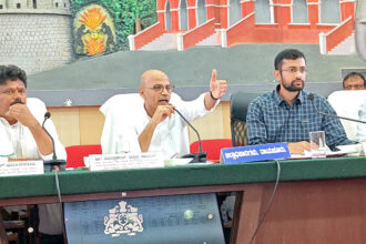 ರಸಗೊಬ್ಬರವನ್ನು ರೈತರಿಗೆ ಸಮರ್ಪಕವಾಗಿ ವಿತರಿಸಲು ಜಿಲ್ಲಾ ಉಸ್ತುವಾರಿ ಸಚಿವರ ಸೂಚನೆ