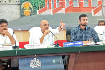 ರಸಗೊಬ್ಬರವನ್ನು ರೈತರಿಗೆ ಸಮರ್ಪಕವಾಗಿ ವಿತರಿಸಲು ಜಿಲ್ಲಾ ಉಸ್ತುವಾರಿ ಸಚಿವರ ಸೂಚನೆ